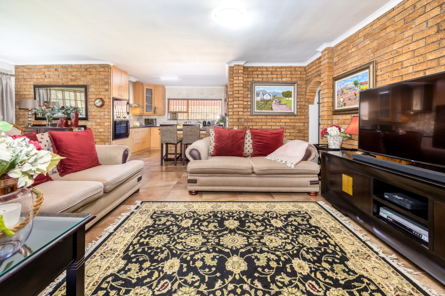 5 Bedroom Property for Sale in Sonstraal Western Cape